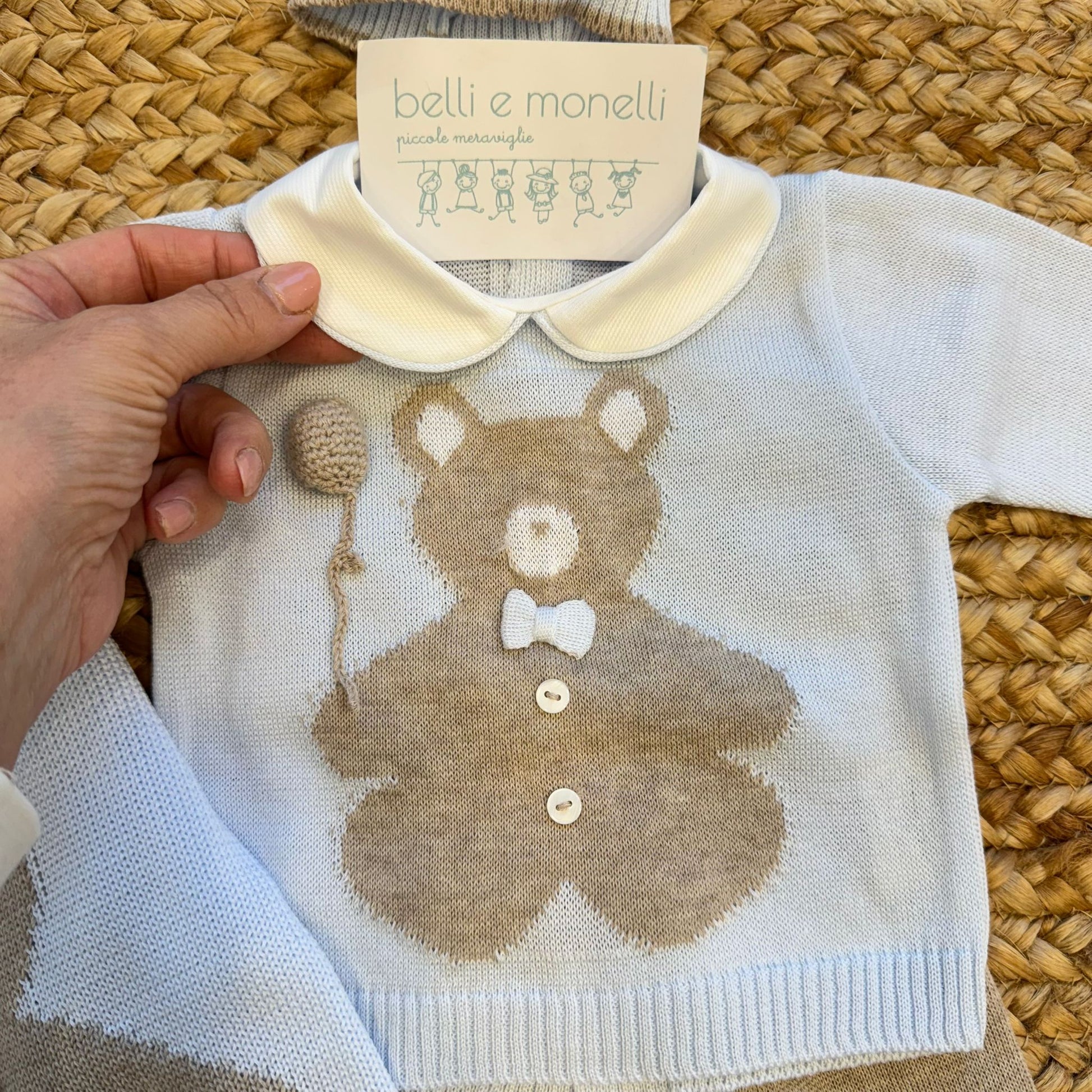 Dettaglio lavorazione a maglia della tutina