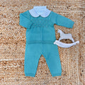 Coprifasce verde foglia per neonato in pura lana con ricamo a nido d’ape e colletto bianco – ideale per uscita clinica