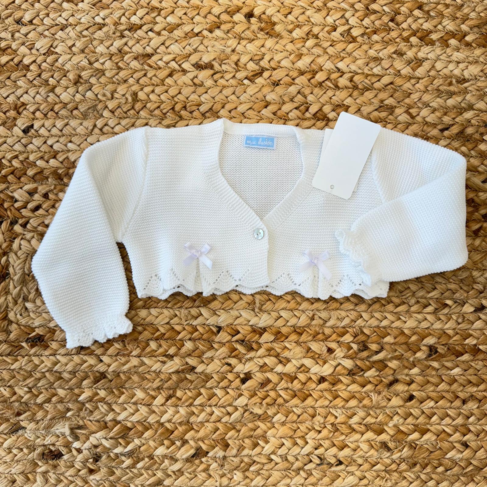  Elegante coprispalle bianco per battesimo in maglia con dettagli in pizzo, perfetto per un look raffinato