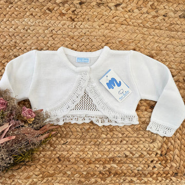 Coprispalle neonata bianco con lavorazione traforata frontale