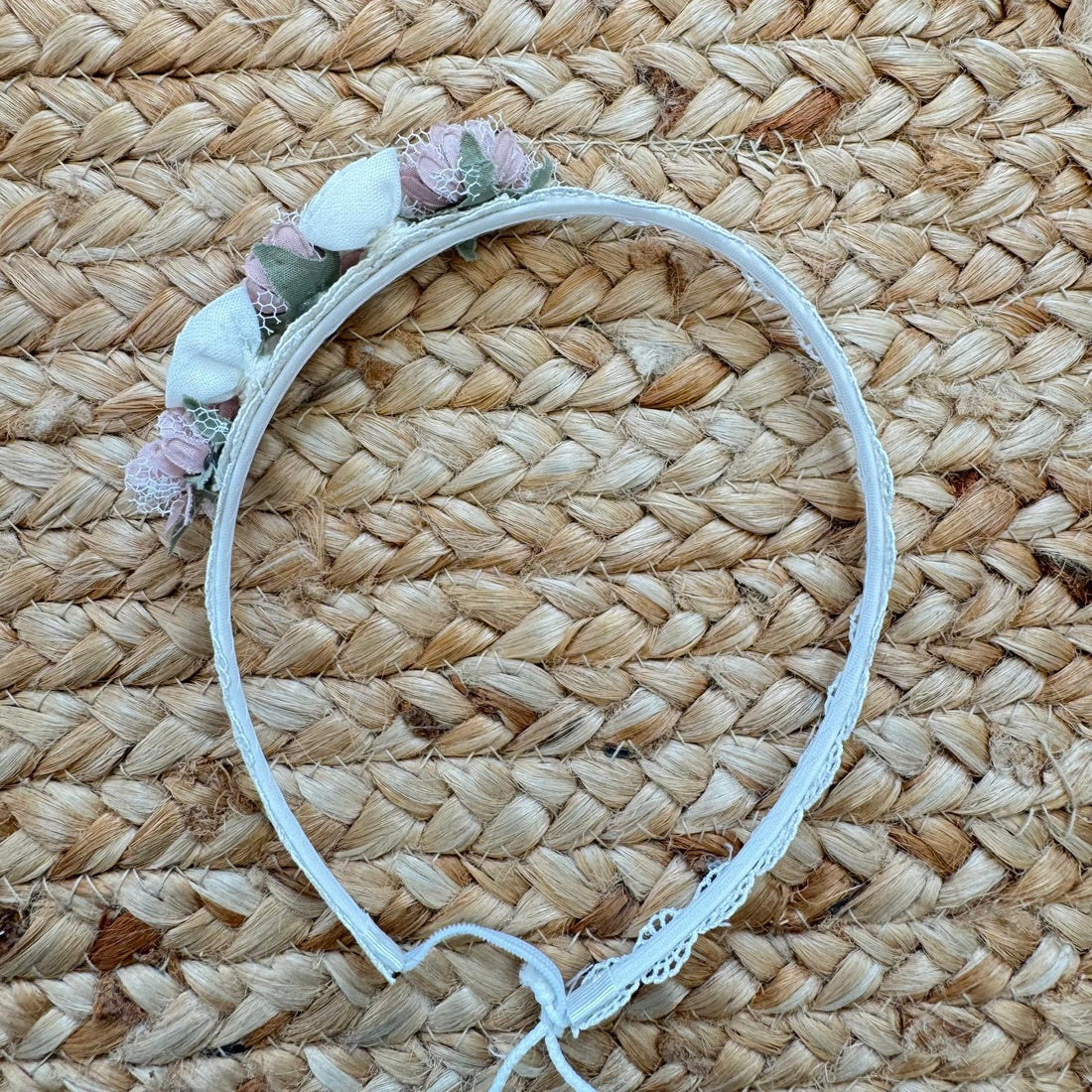 coroncina battesimo neonata con roselline panna e fiori cipria