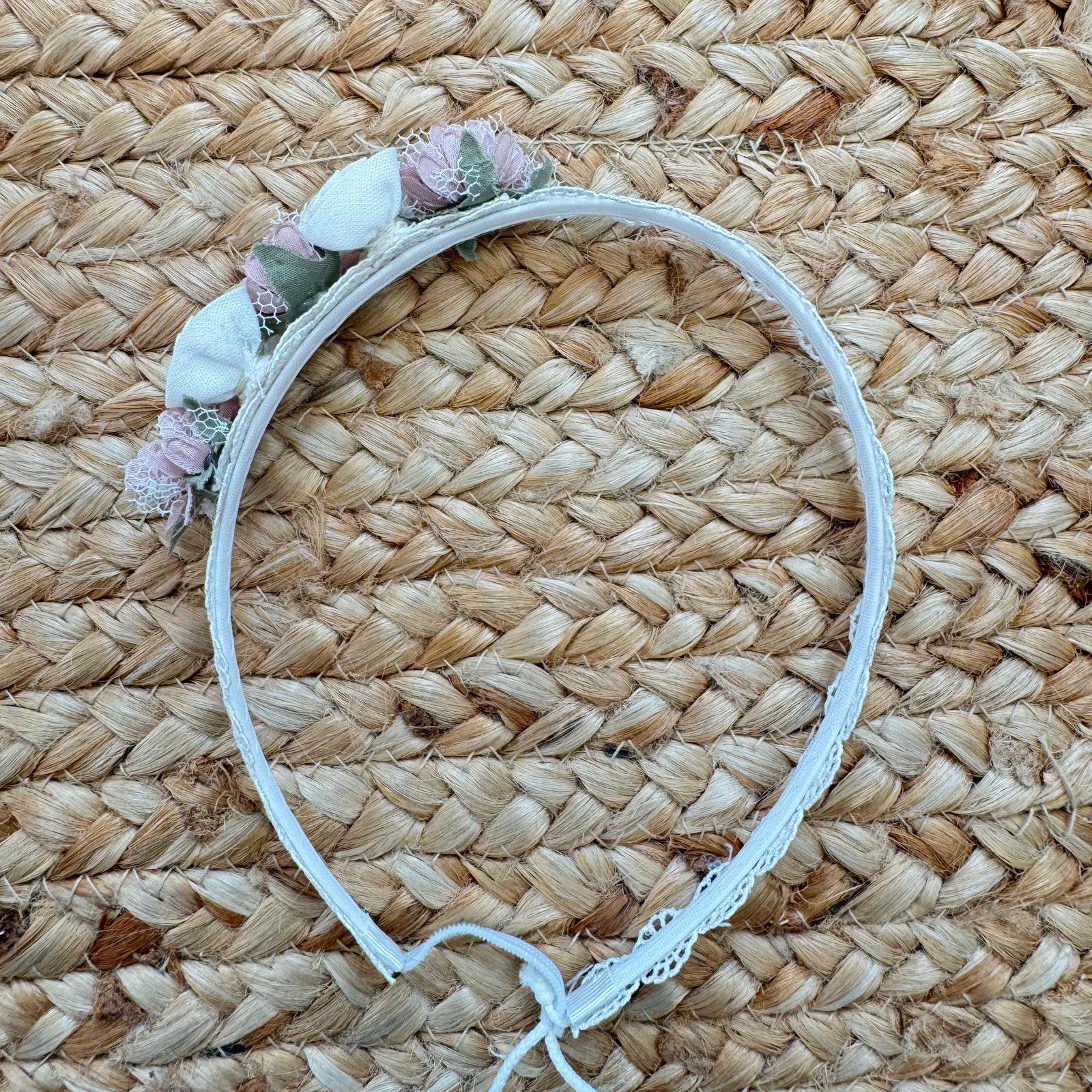 coroncina battesimo neonata con roselline panna e fiori cipria