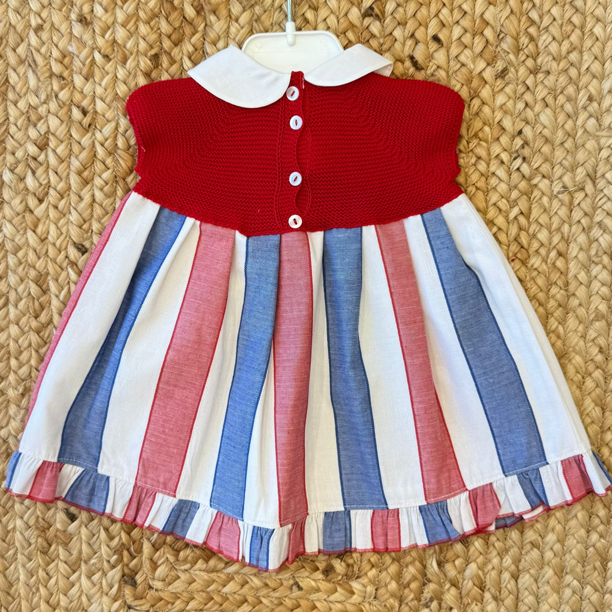 dettaglio corpetto maglia rossa vestito neonata