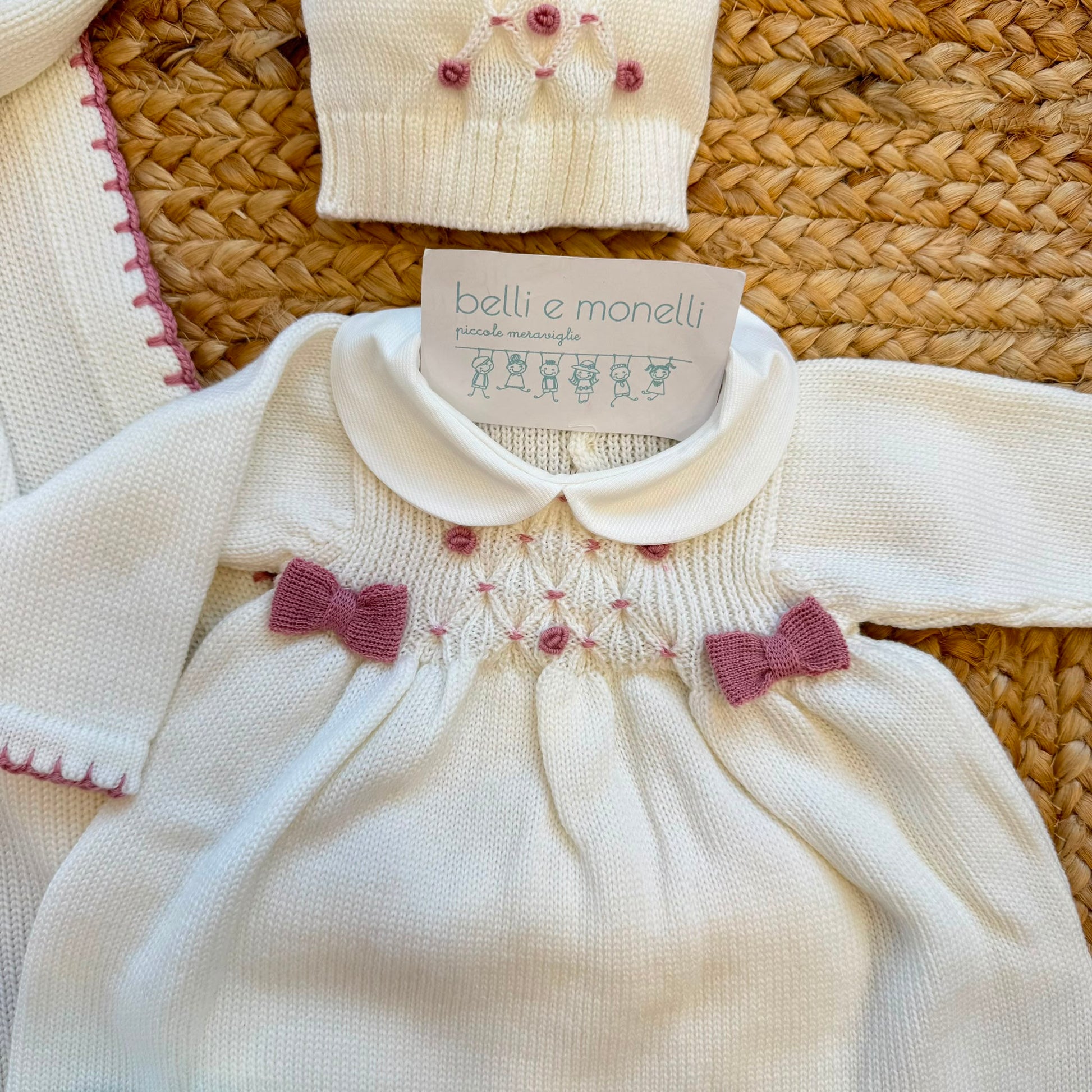 Set nascita uscita clinica neonata in lana Tollegno Merino Extrafine con ricamo nido d'ape.