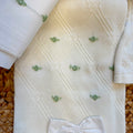 Uscita clinica neonata in lana panna con ricami verde salvia completa di corredino nascita