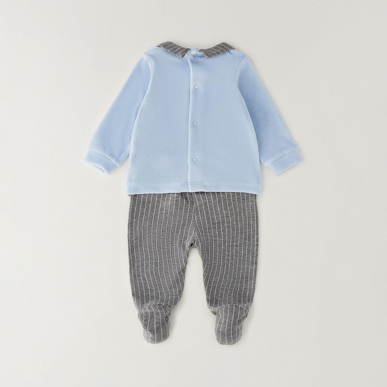 Completo neonato in ciniglia azzurro e grigio con maglia, colletto a righe e pantalone con piedini