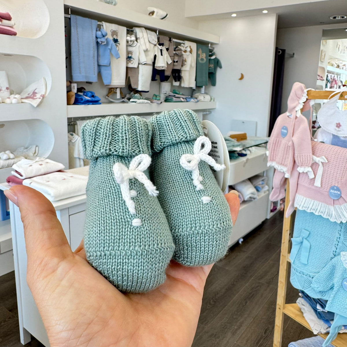 Uscita clinica neonato in pura lana verde e panna con copertina cappellino e scarpine coordinate
