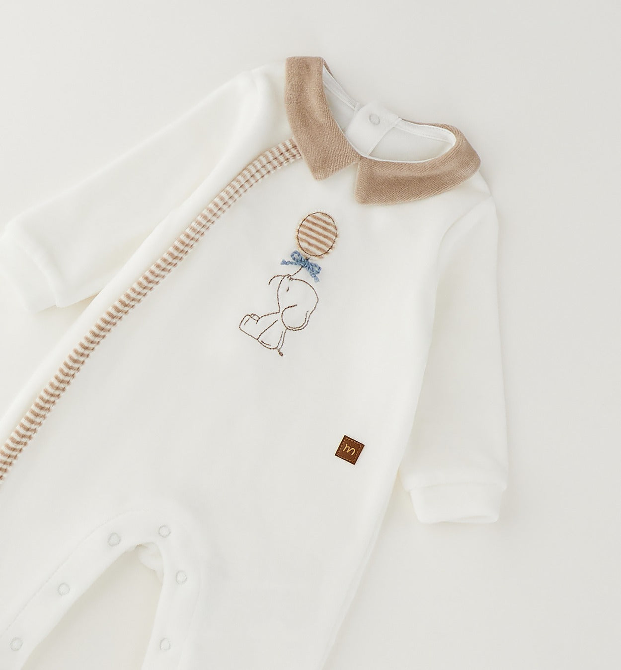 Tutina neonato in ciniglia panna e beige con ricamo cagnolino e palloncino, ideale per corredino nascita