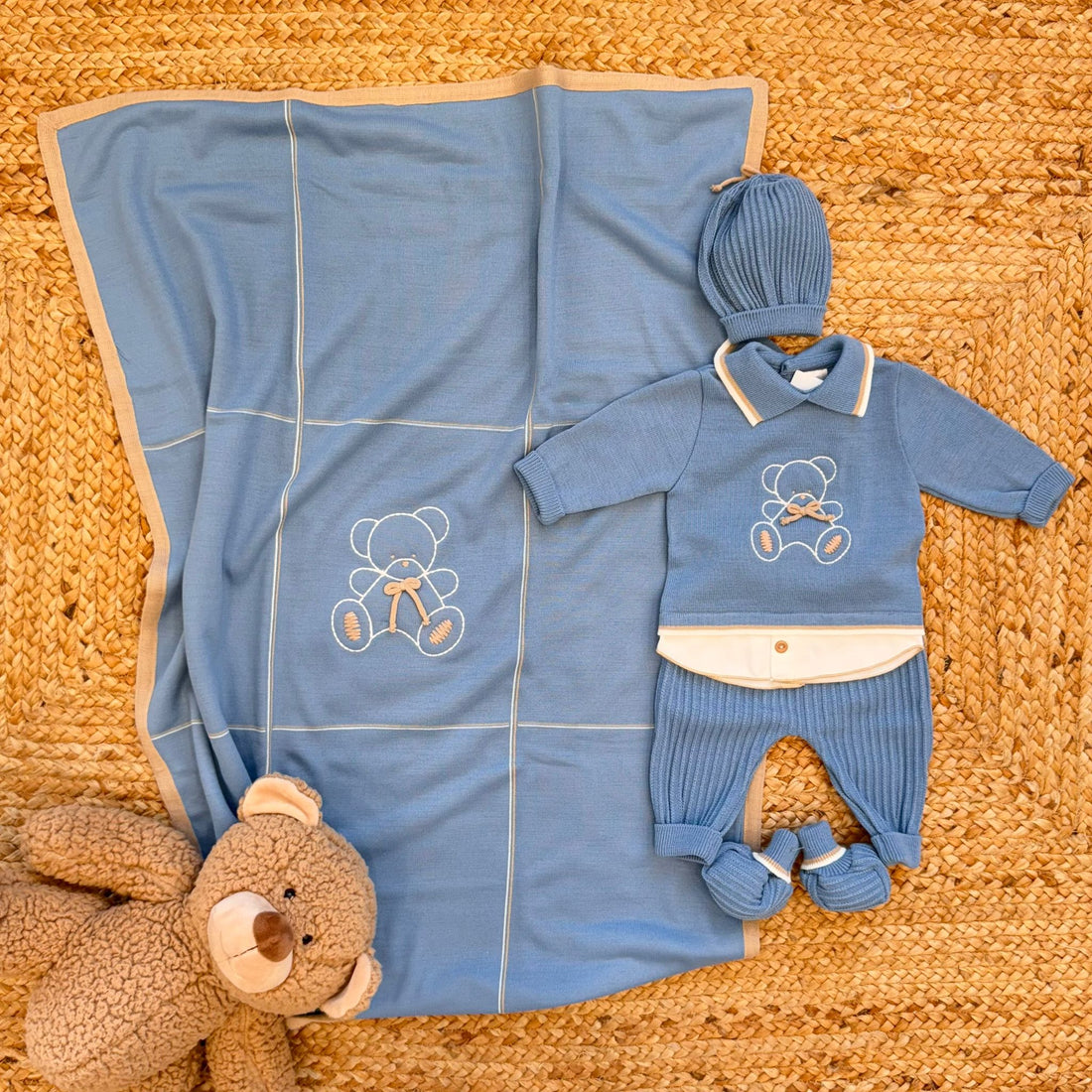 corredino neonato in misto lana azzurro con copertina e accessori