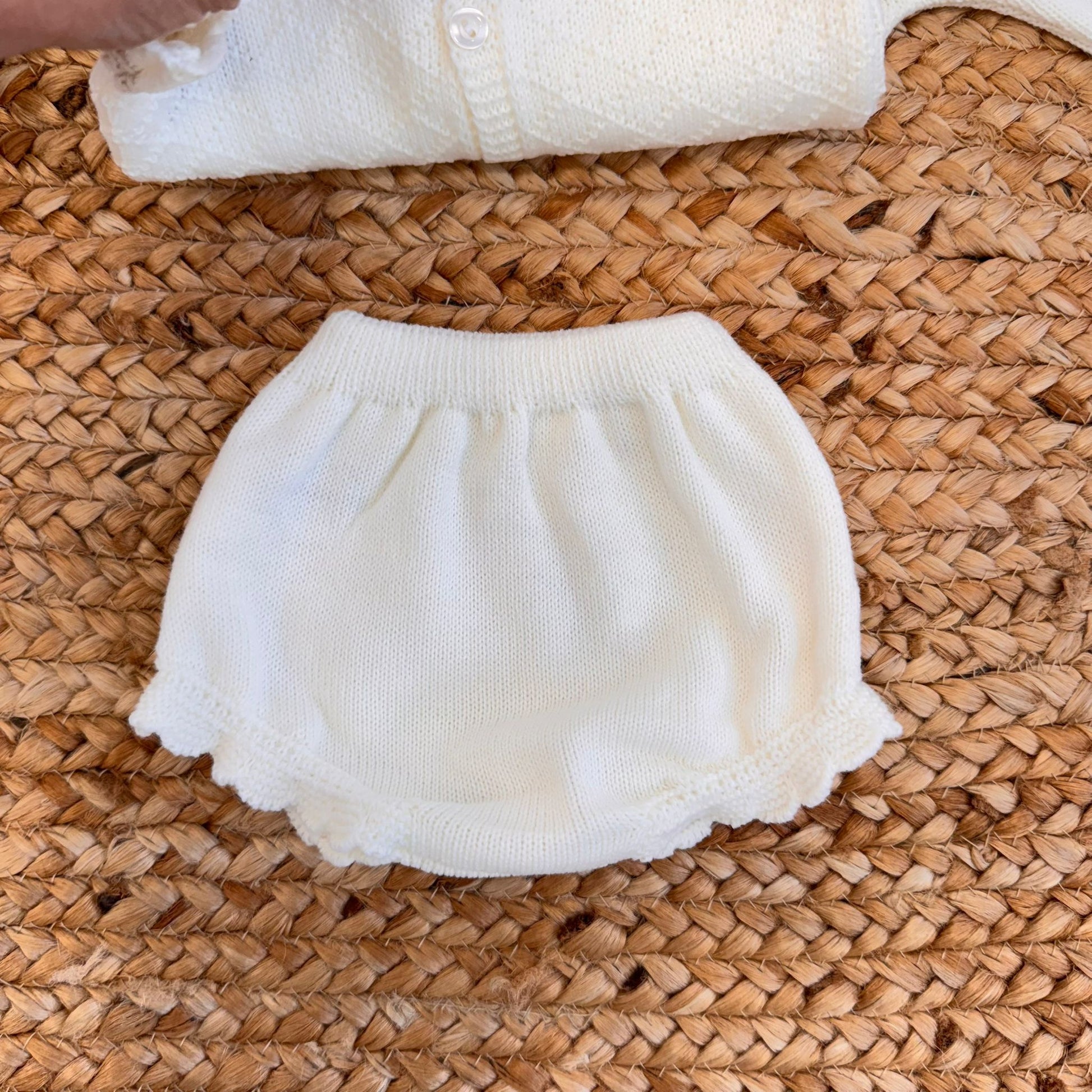 Culotte in lana panna con profilo ondulato