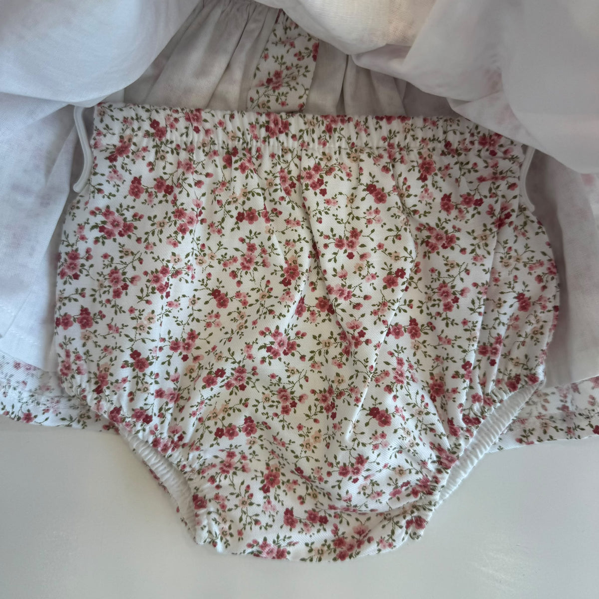 Abito bimba rosa lampone Sardon con fantasia microfiori e culotte coordinata