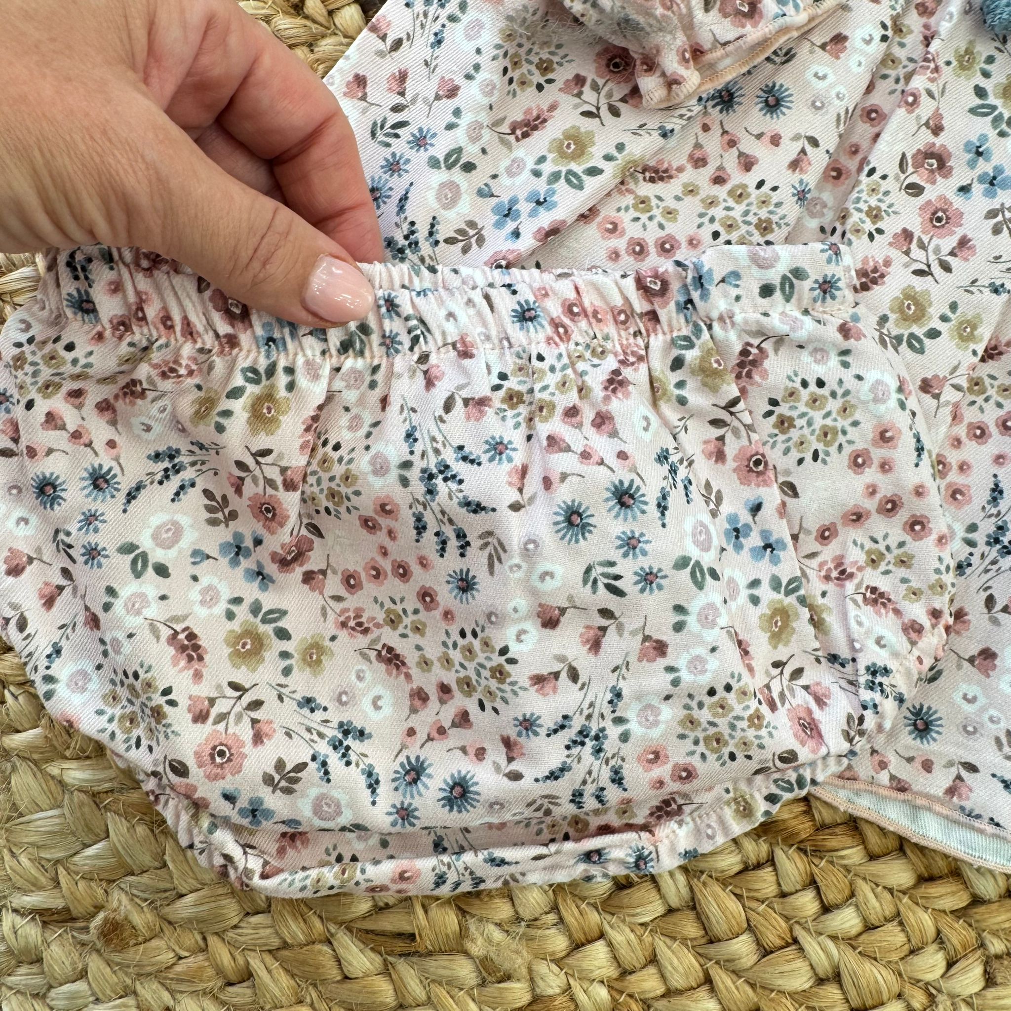 culotte coordinata con fantasia floreale per neonata