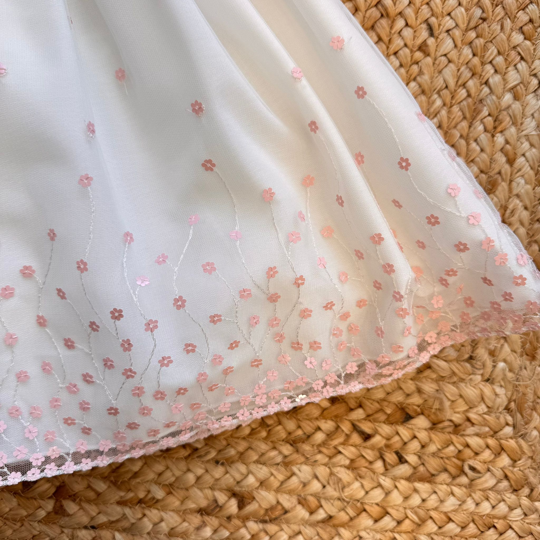 ABITO BATTESIMO BIMBA RICAMO ROSA E FIOCCO ORGANZA