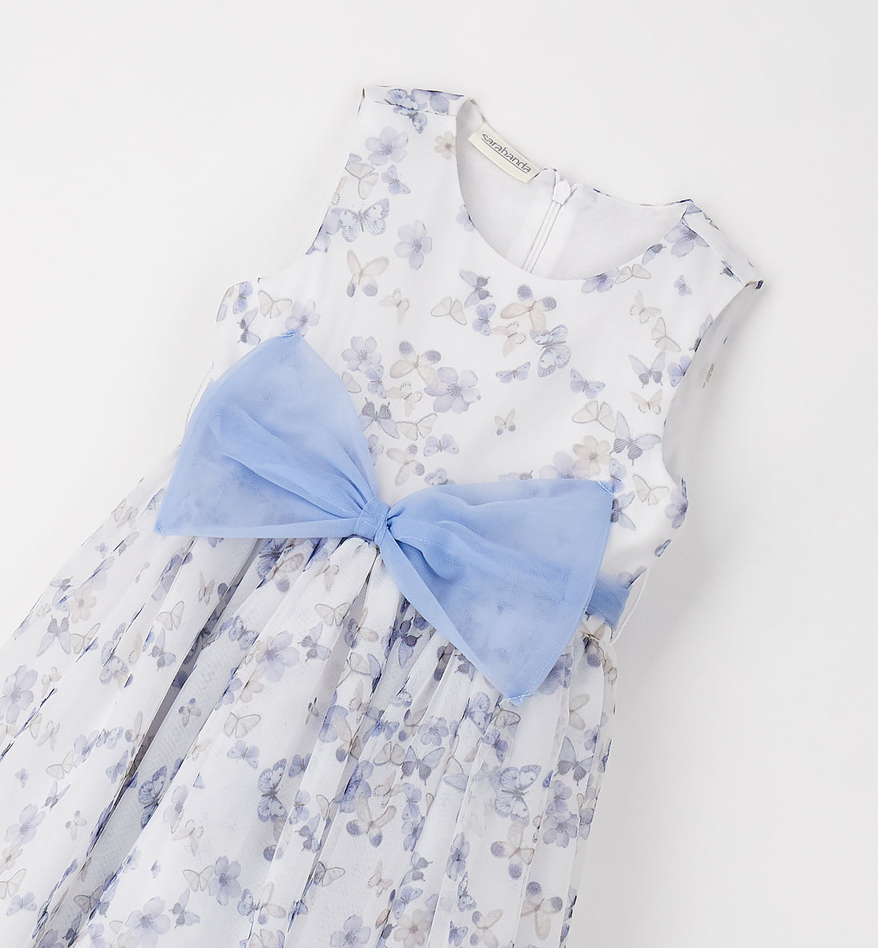 dettaglio abito bimba fiocco azzurro e fantasia farfalle