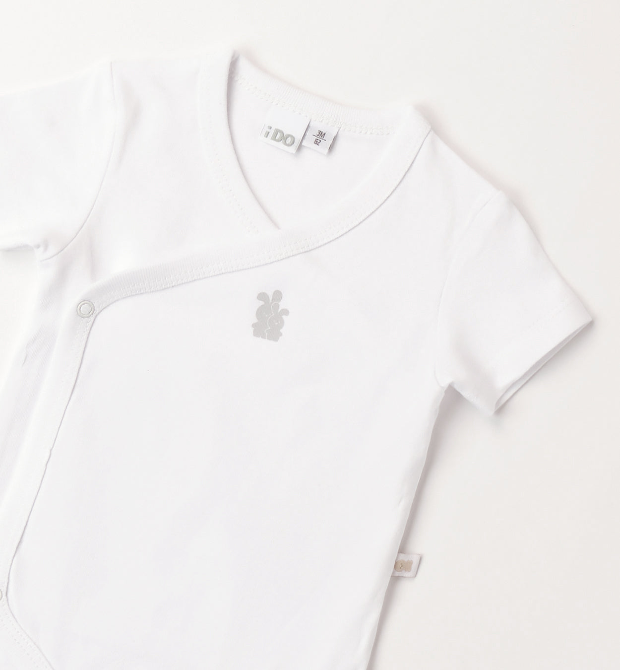 Dettaglio body nascita con chiusura laterale a pressione