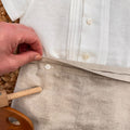Dettaglio chiusura laterale pantaloncino battesimo bimbo beige