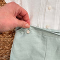 Dettaglio bottone laterale pantaloncino battesimo bimbo