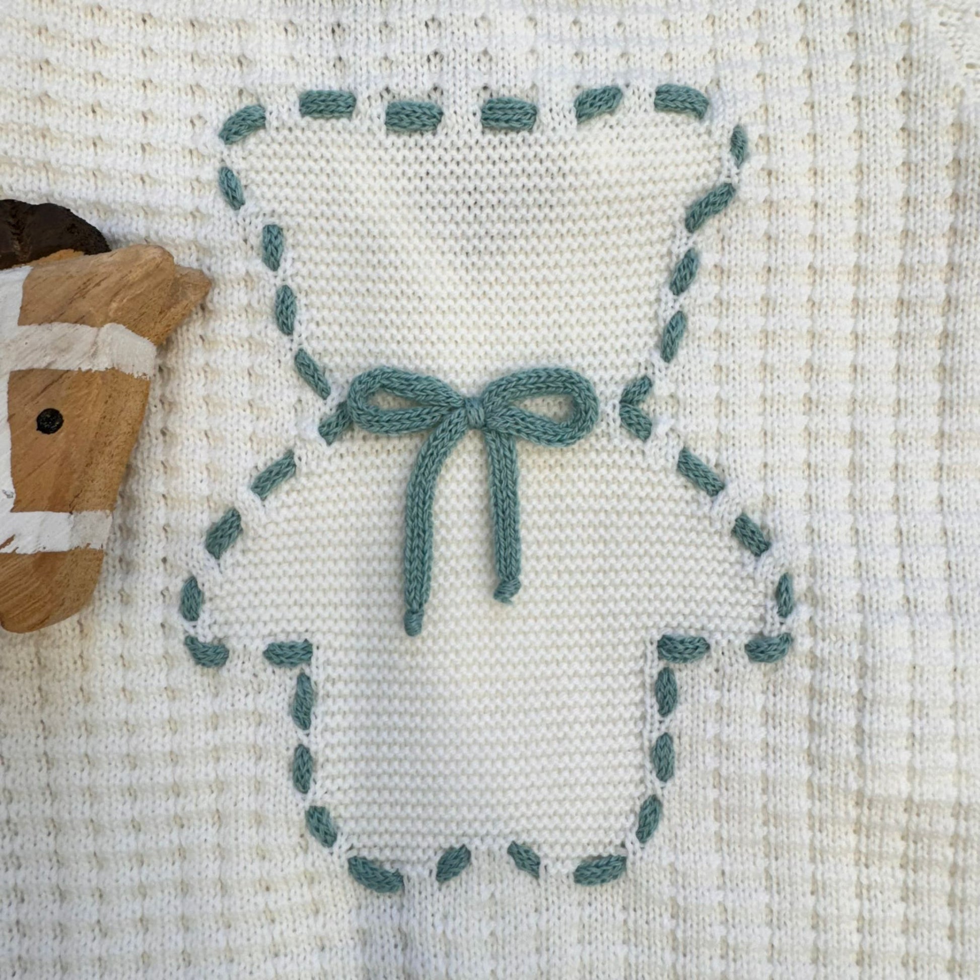 Chiusura con bottoni della tutina in lana per neonato