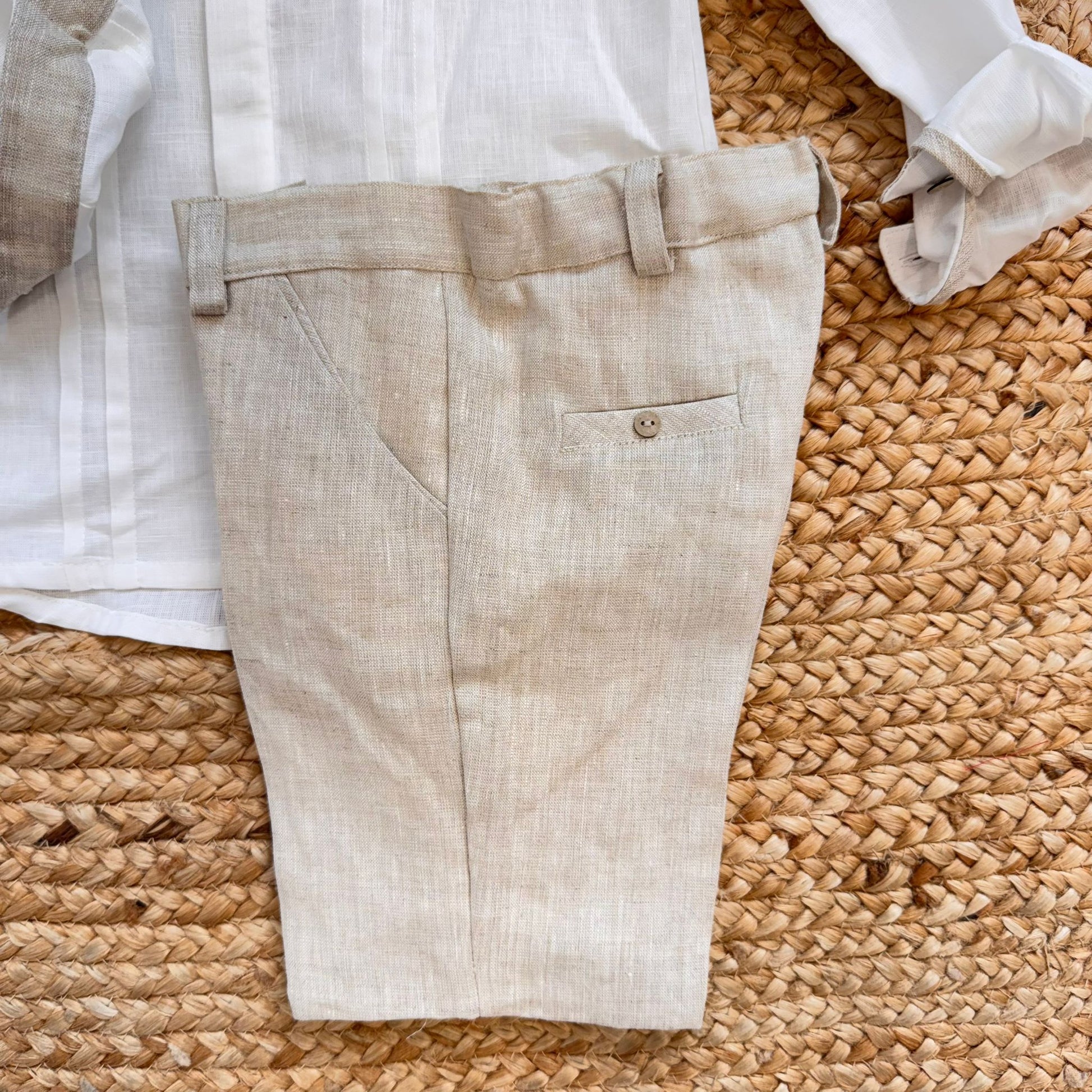 dettaglio camicia bimbo elegante con pieghe frontali