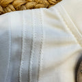 Dettaglio camicia bianca con nervature verticali del completo cerimonia bimbo