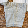 Completo in lino verde salvia con camicia coreana e plissettature