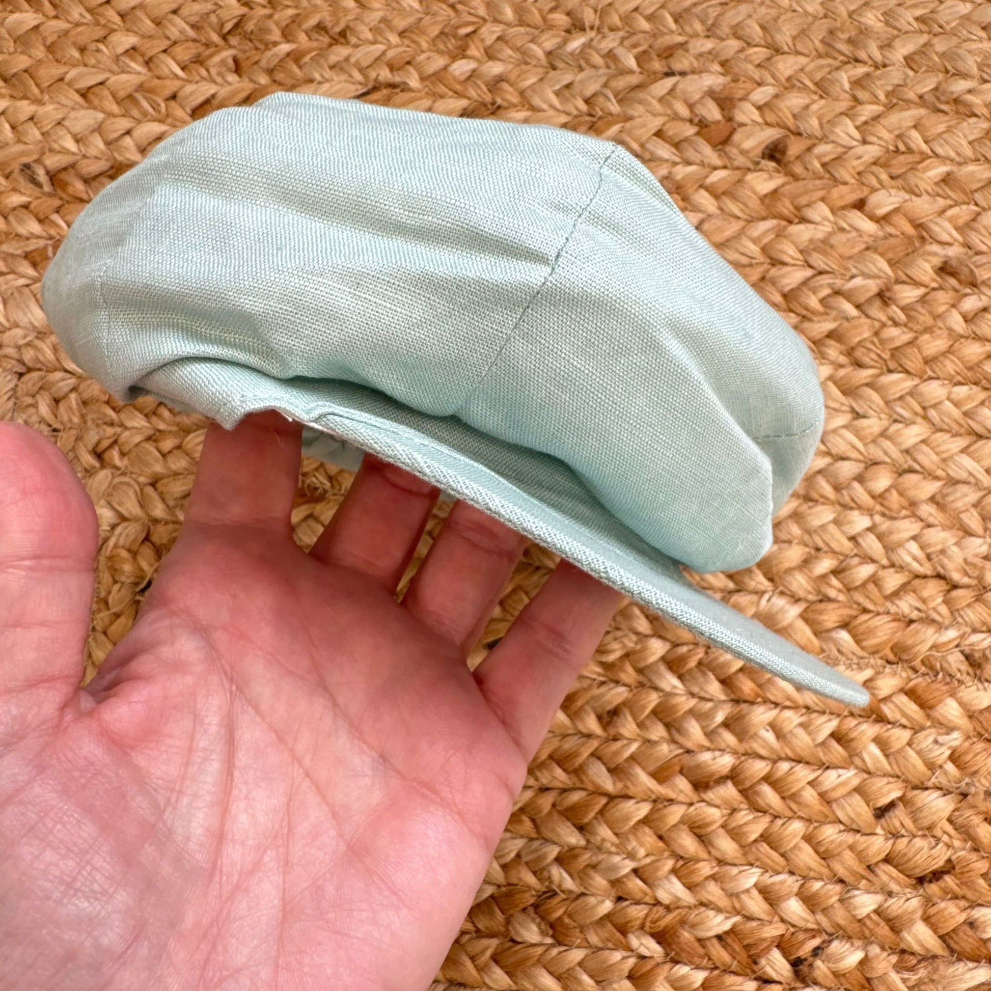 dettaglio cappello elegante bambino cotone