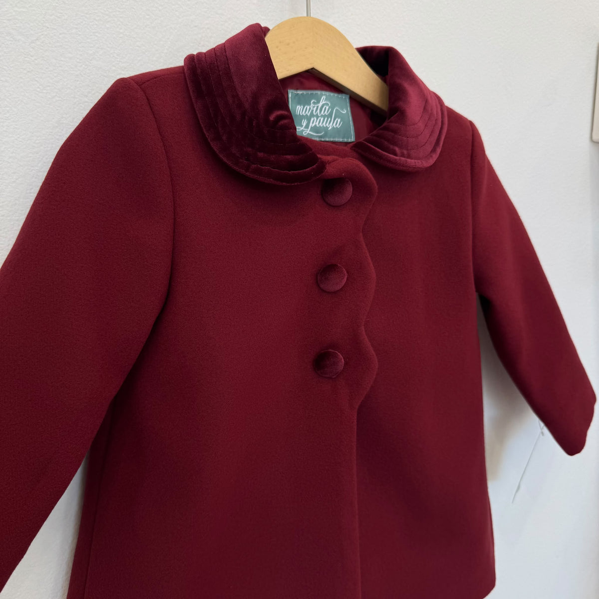 Cappottino inglese bordeaux bimba in panno foderato con colletto in velluto