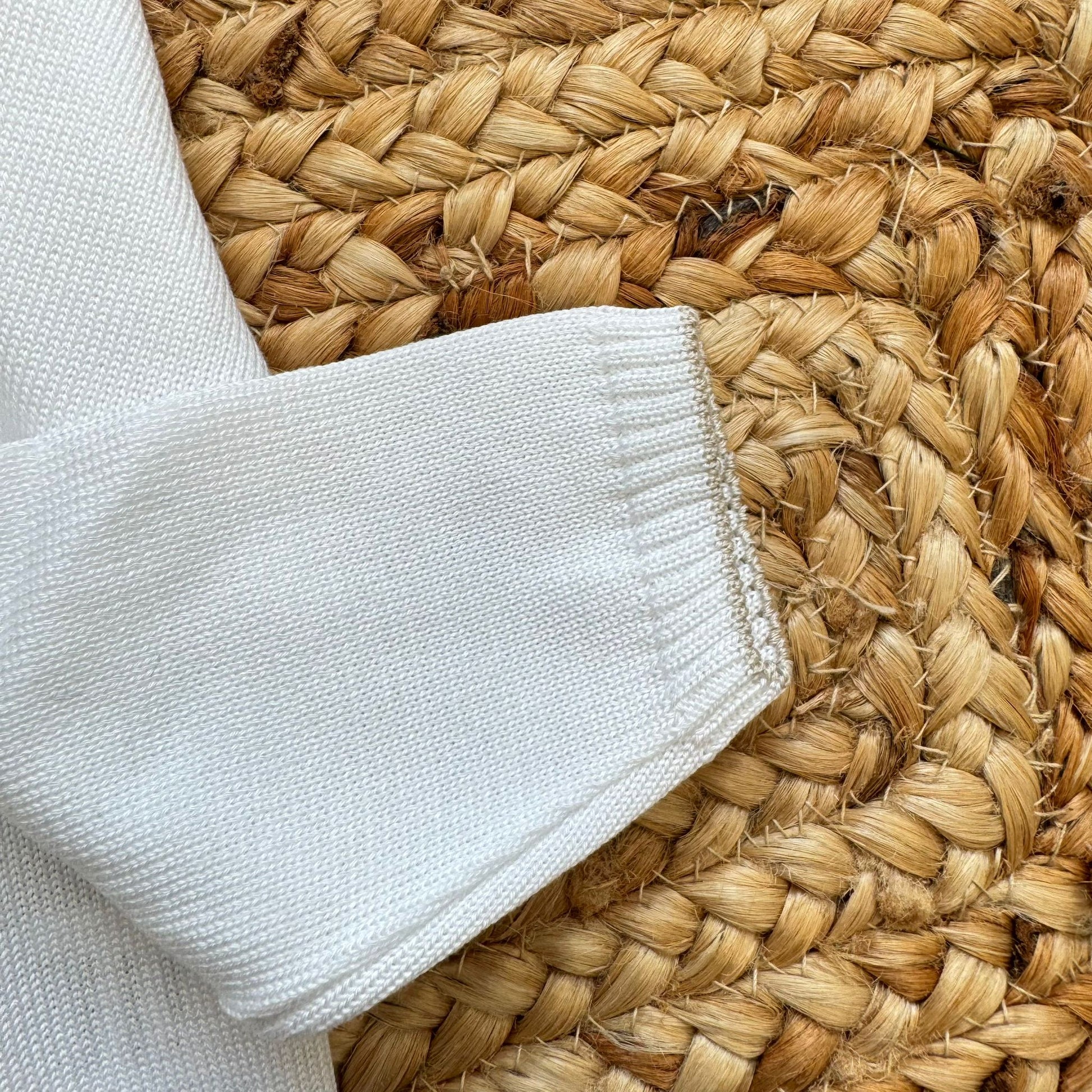 dettaglio cardigan cotone bianco bimbo elegante