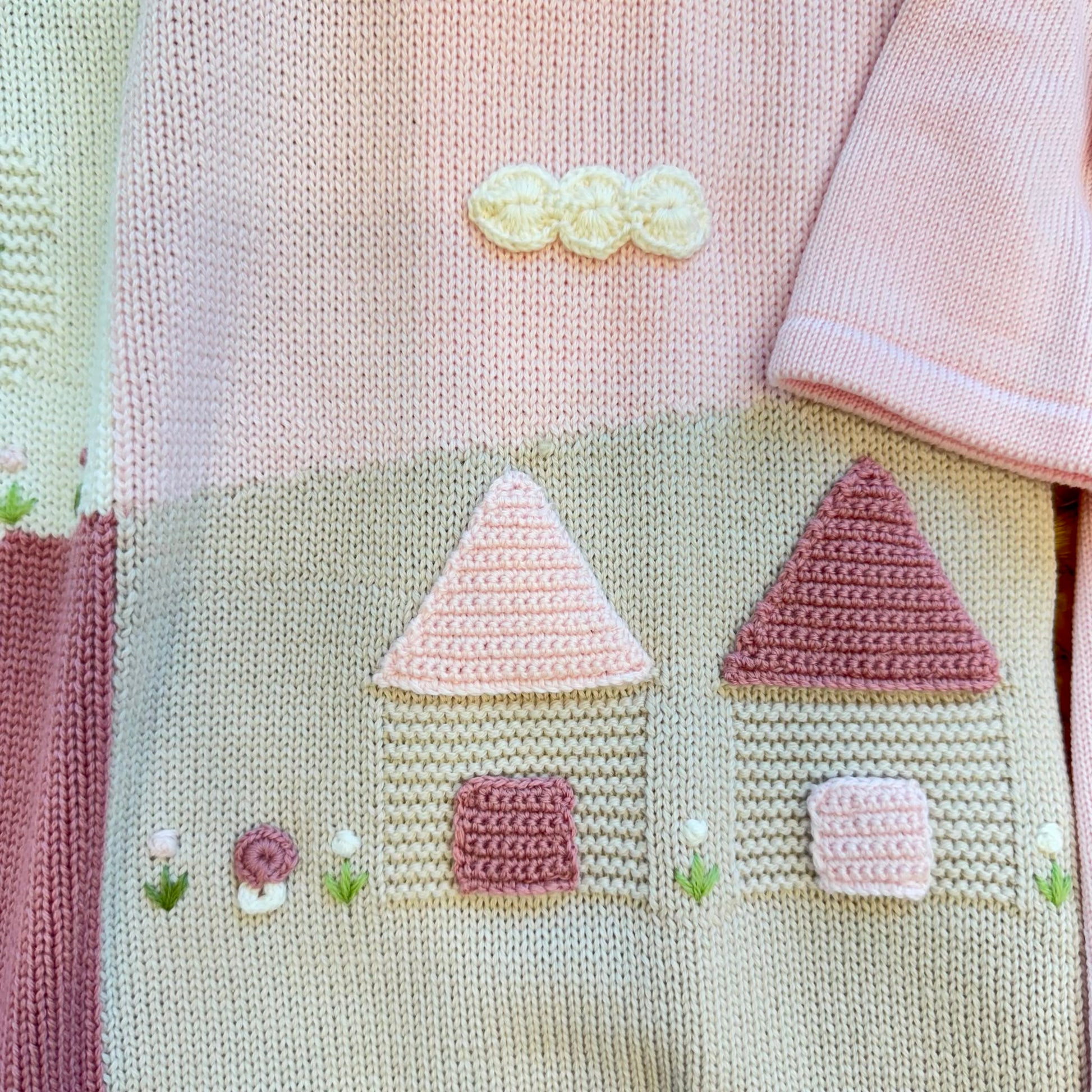 Copertina neonata in pura lana rosa, latte e beige con coordinato nascita Made in Italy.