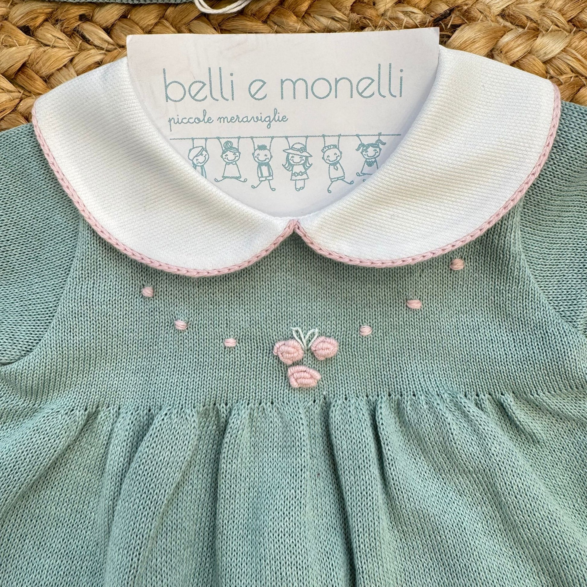 dettaglio colletto bianco abitino neonata in cotone