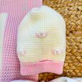 Uscita clinica neonata in pura lana con copertina latte e rosa confetto Made in Italy.