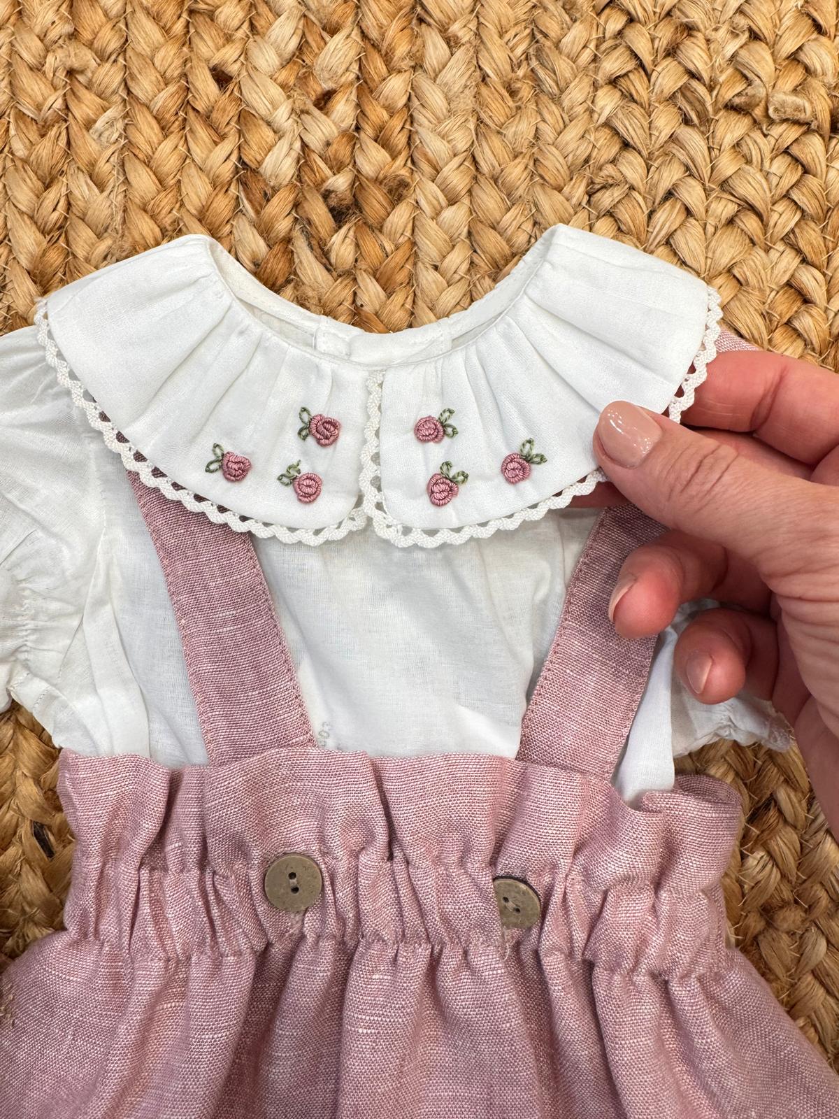 dettaglio colletto ricamato camicia neonata elegante