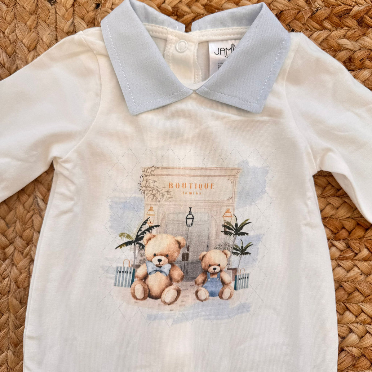 Moschino Kids Tutina con Cappellino Panna per Neonati – Florence Kids Moschino Kids Tutina con Cappellino Panna per Neonati – Florence Kids