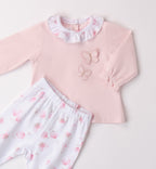 Dettaglio ricamo farfalle su maglia neonata