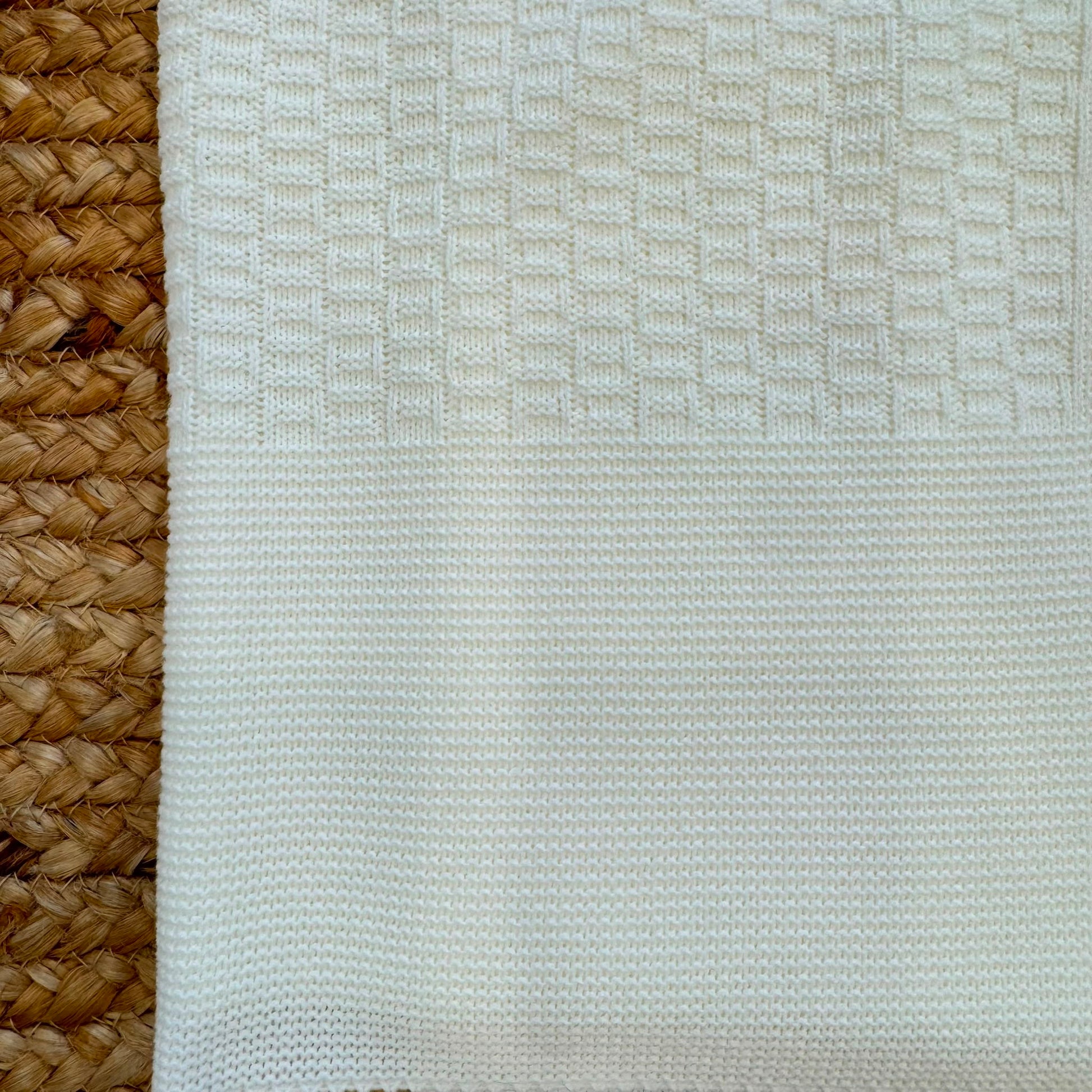 Copertina unisex neonato color panna in maglia 100% acrilico per corredino nascita e baby shower