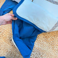 Uscita clinica neonato in caldo cotone panna e blu con copertina sfoderabile 65x85 cm Made in Italy.