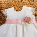 dettaglio corpetto abito bimba con fiore applicato rosa