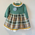 Vestito elegante bimba verde salvia con fantasia scozzese, ideale per cerimonie e occasioni speciali.