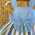dettaglio fiocco azzurro abito bambina elegante