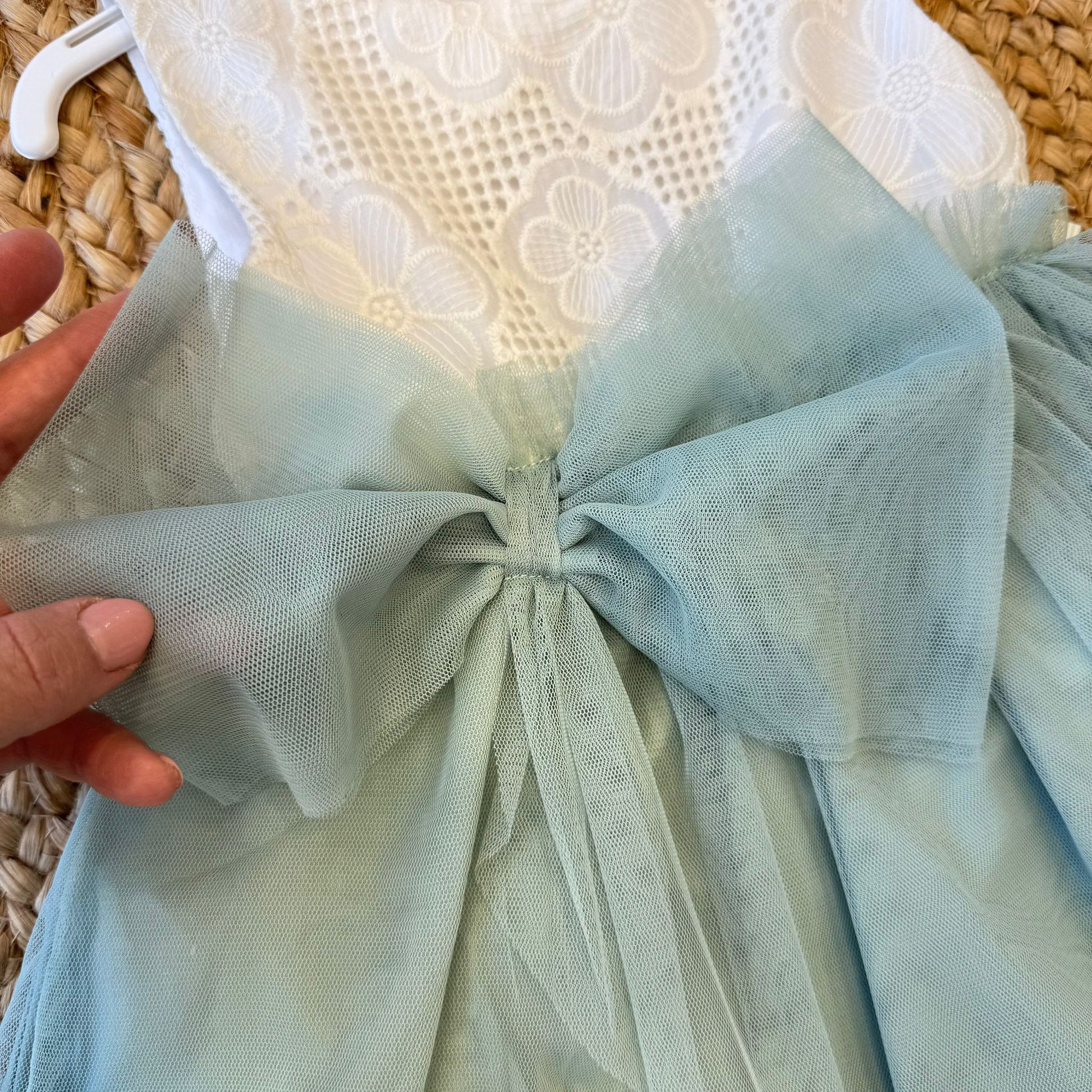 dettaglio fiocco tulle abito bambina elegante