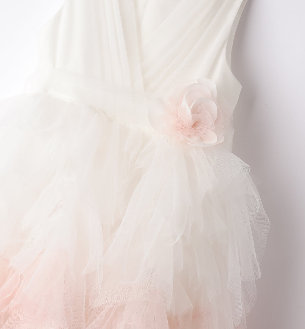Dettaglio abito cerimonia bimba con balze tulle.