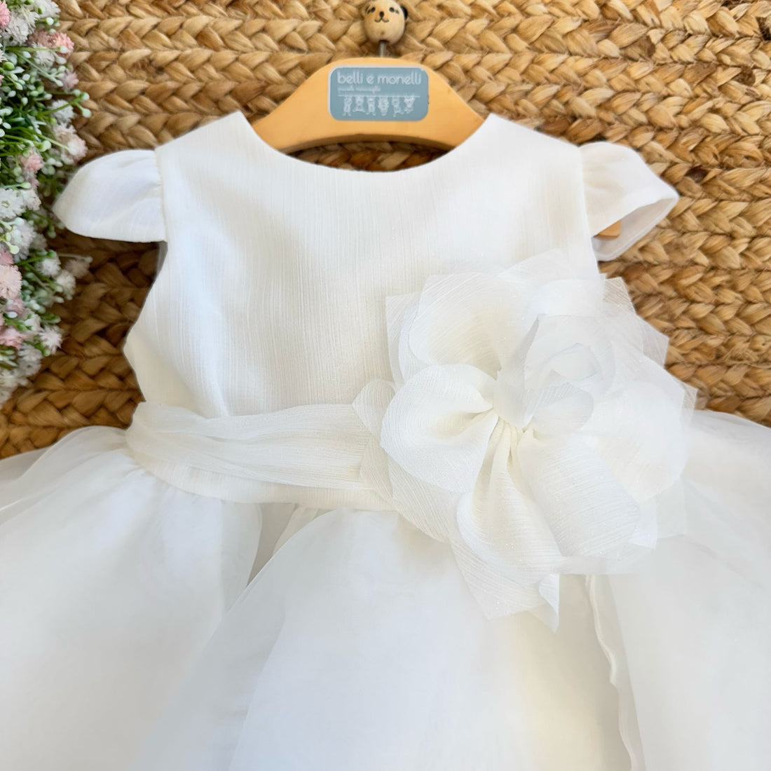 Abito battesimale PURE bianco in organza con balze e fiocco posteriore