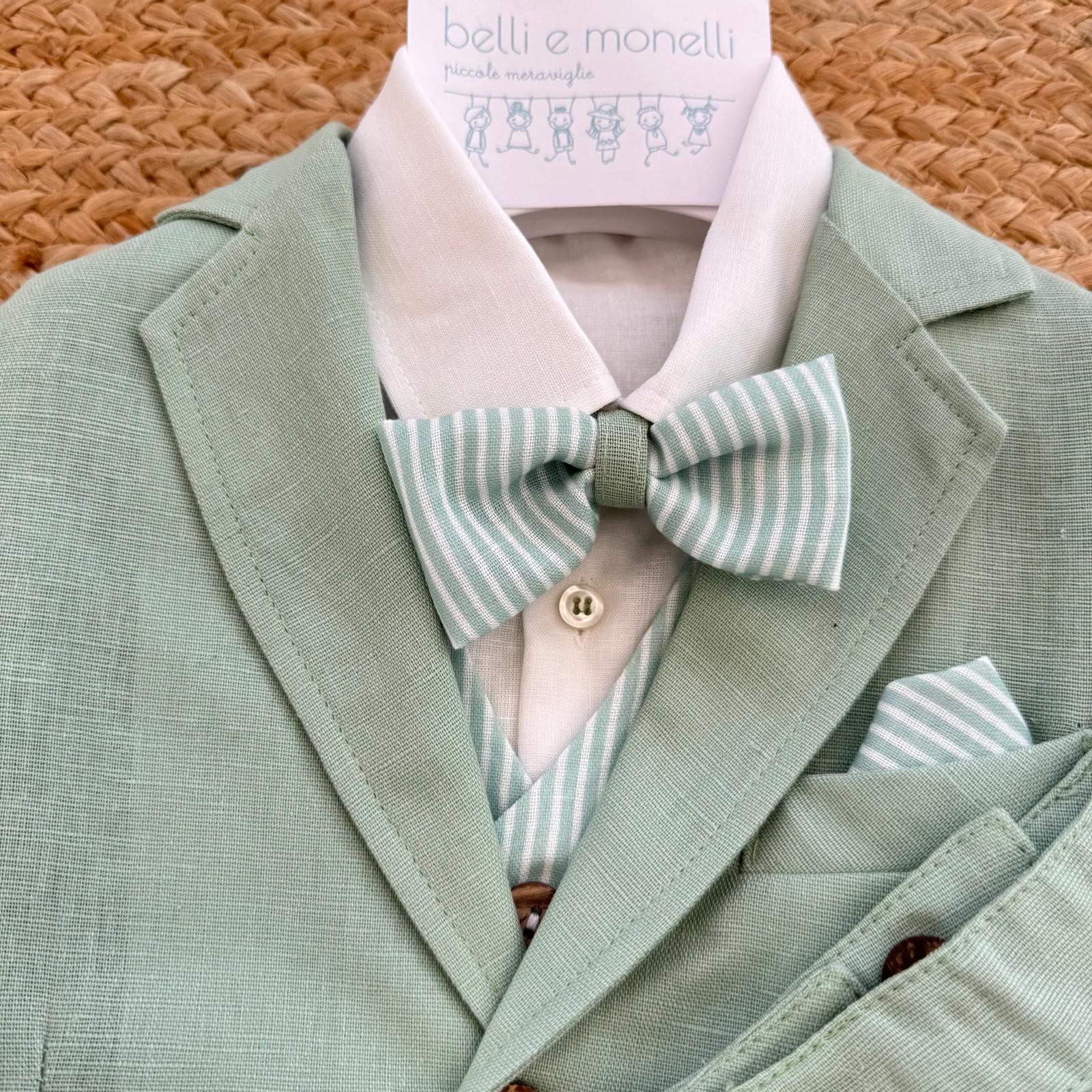 dettaglio giacca bimbo elegante con papillon rigato