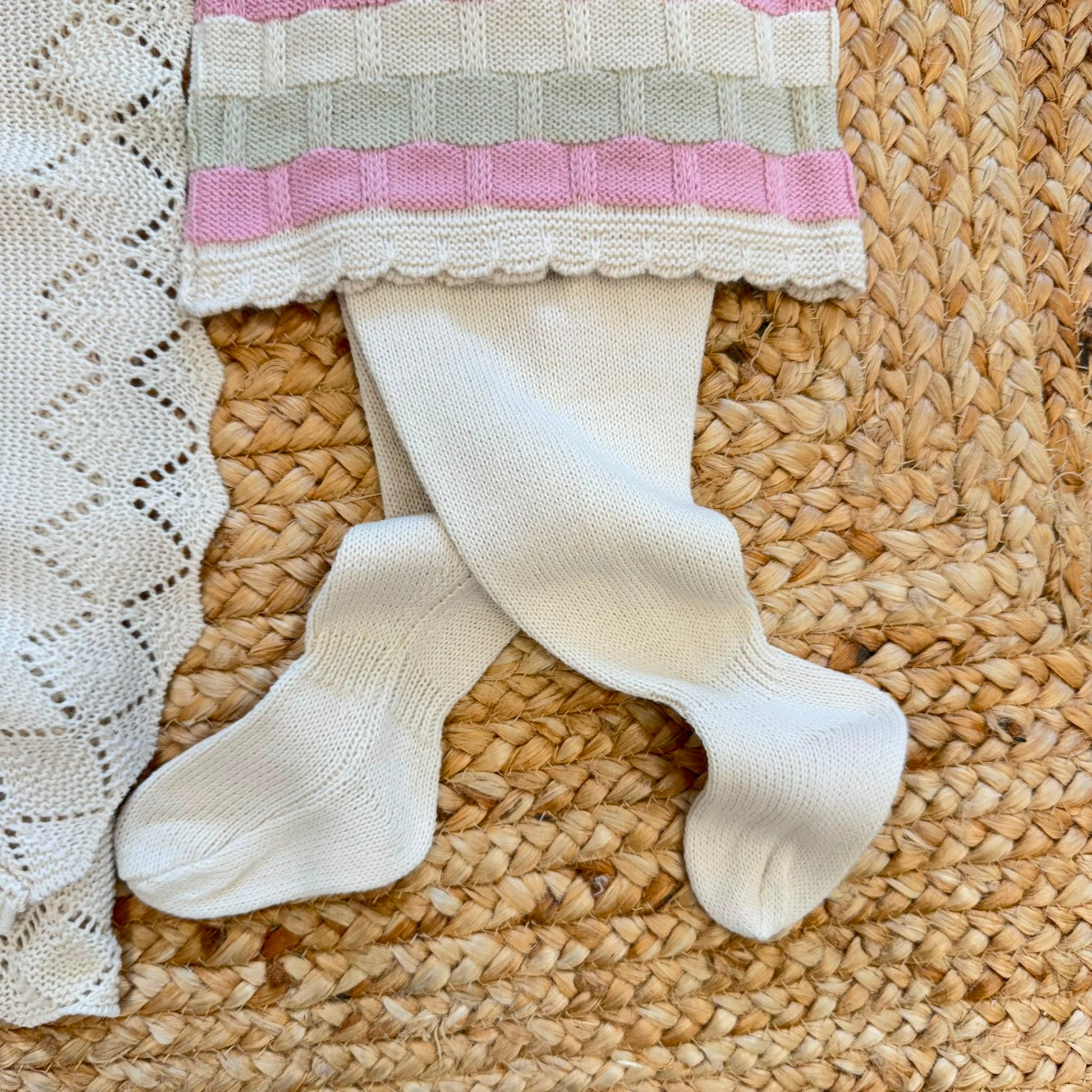 Set nascita neonata Juliana con copertina panna rigata rosa e verde salvia