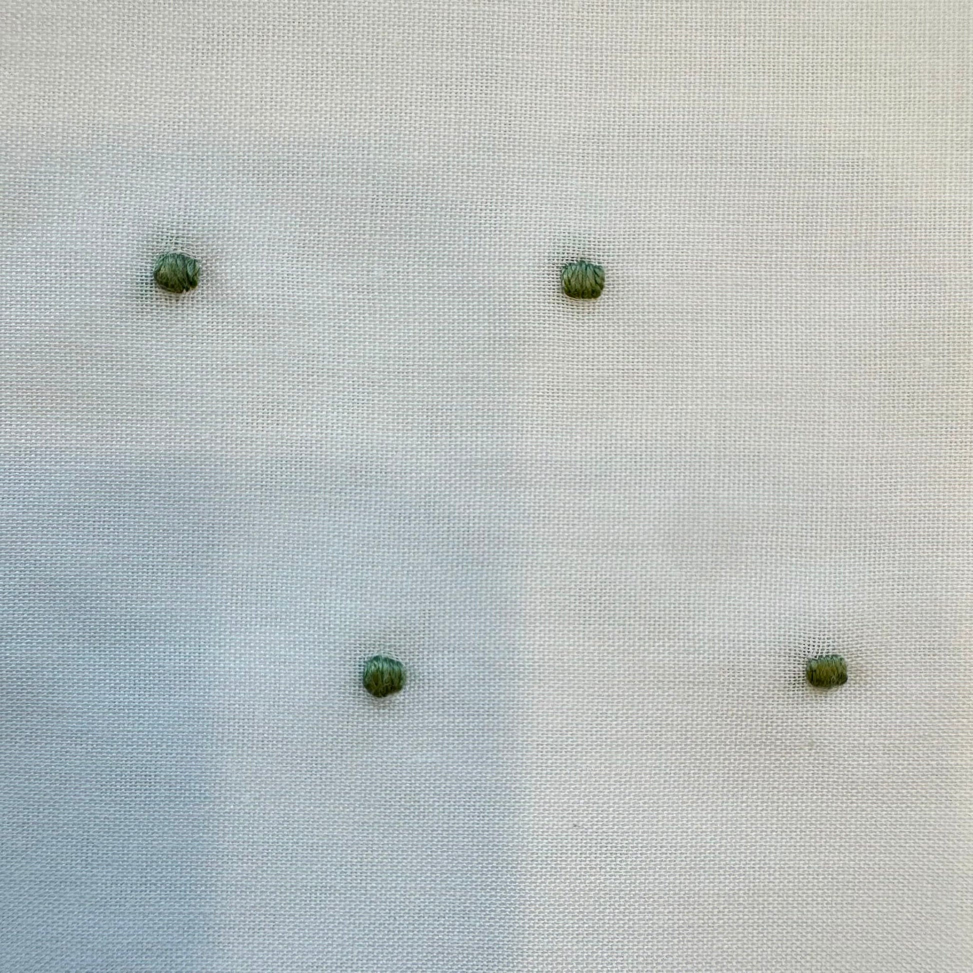Set lenzuola baby culla in cotone batista bianco con piccoli ricami verdi per corredino nascita neonato
