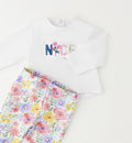 Dettaglio maglia bimba con ricamo NICE e stampa floreale