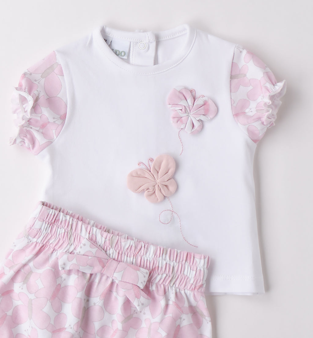 Dettaglio maglietta bianca bambina con farfalle applicate in tessuto