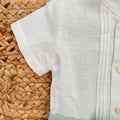 Dettaglio manica corta e tessuto camicia completo cerimonia bimbo