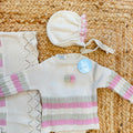 Set nascita neonata Juliana con copertina panna rigata rosa e verde salvia