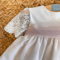 Abito battesimo bimba in tulle con maniche in pizzo e ricami floreali